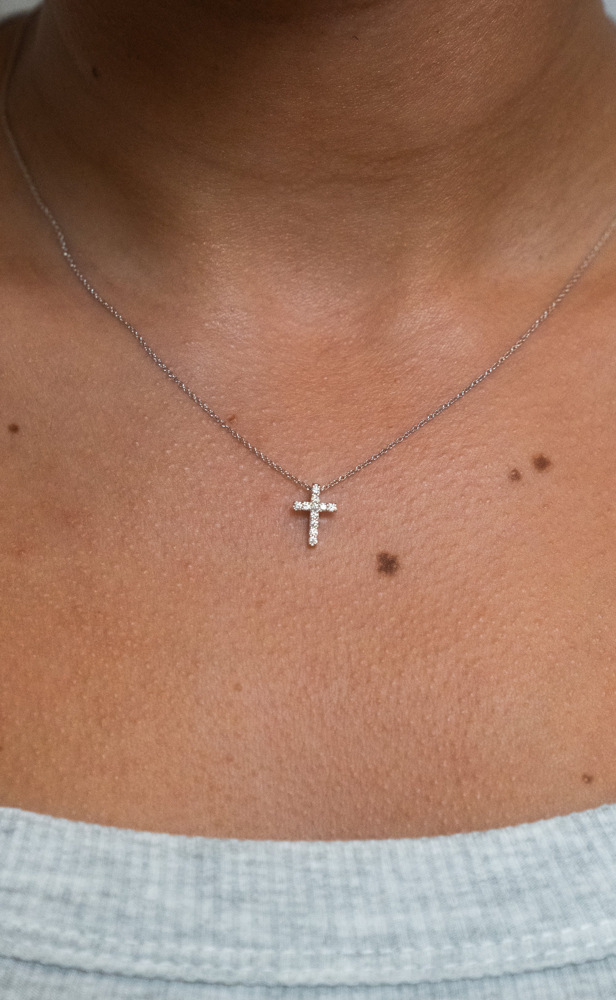 Roberto Coin Small Square Cross - Skeie's Jewelers