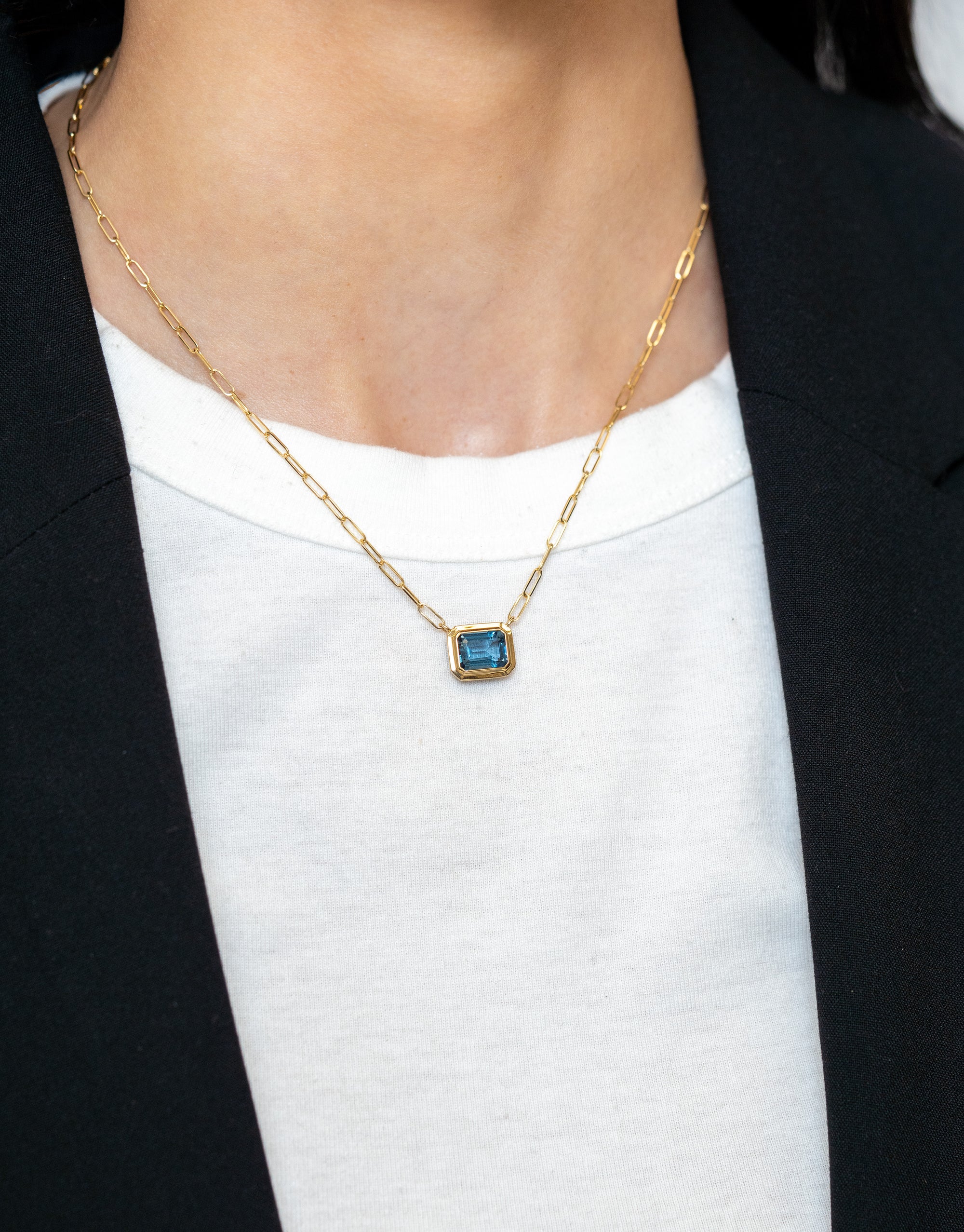 Goshwara 18k Yellow Gold Emerald Cut Gemstone Pendant Necklace - Skeie's Jewelers