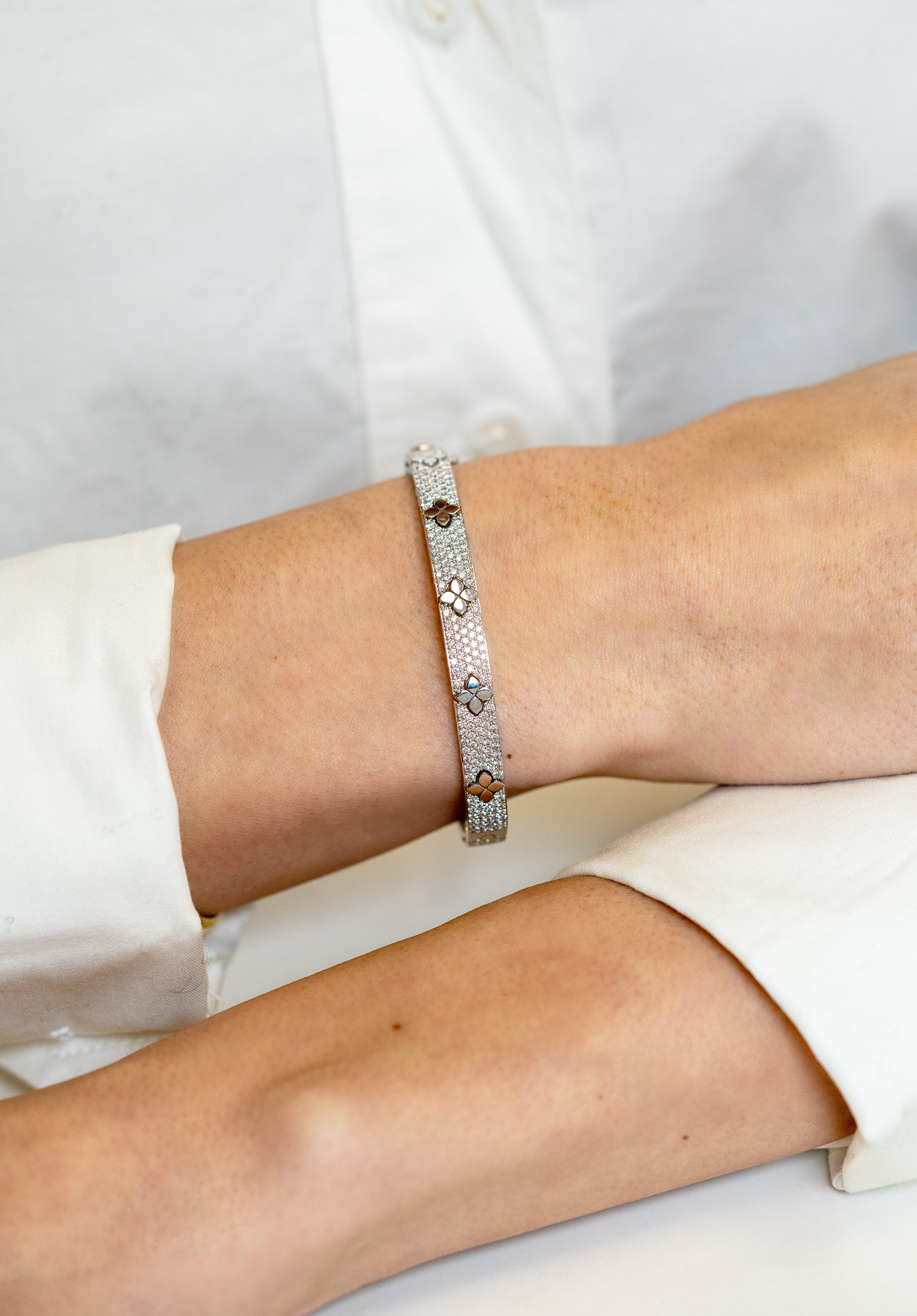 Roberto Coin Pave Diamond Verona Bangle - Skeie's Jewelers