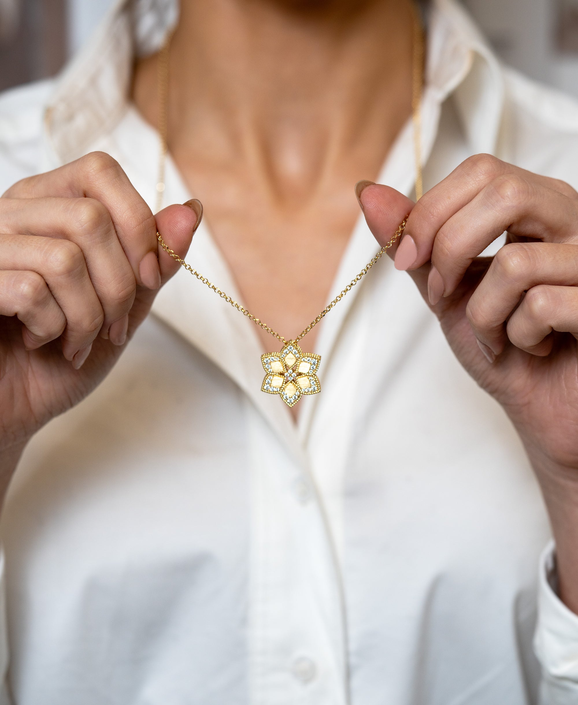 Roberto Coin Vernaza Diamond-Studded Pendant - Skeie's Jewelers