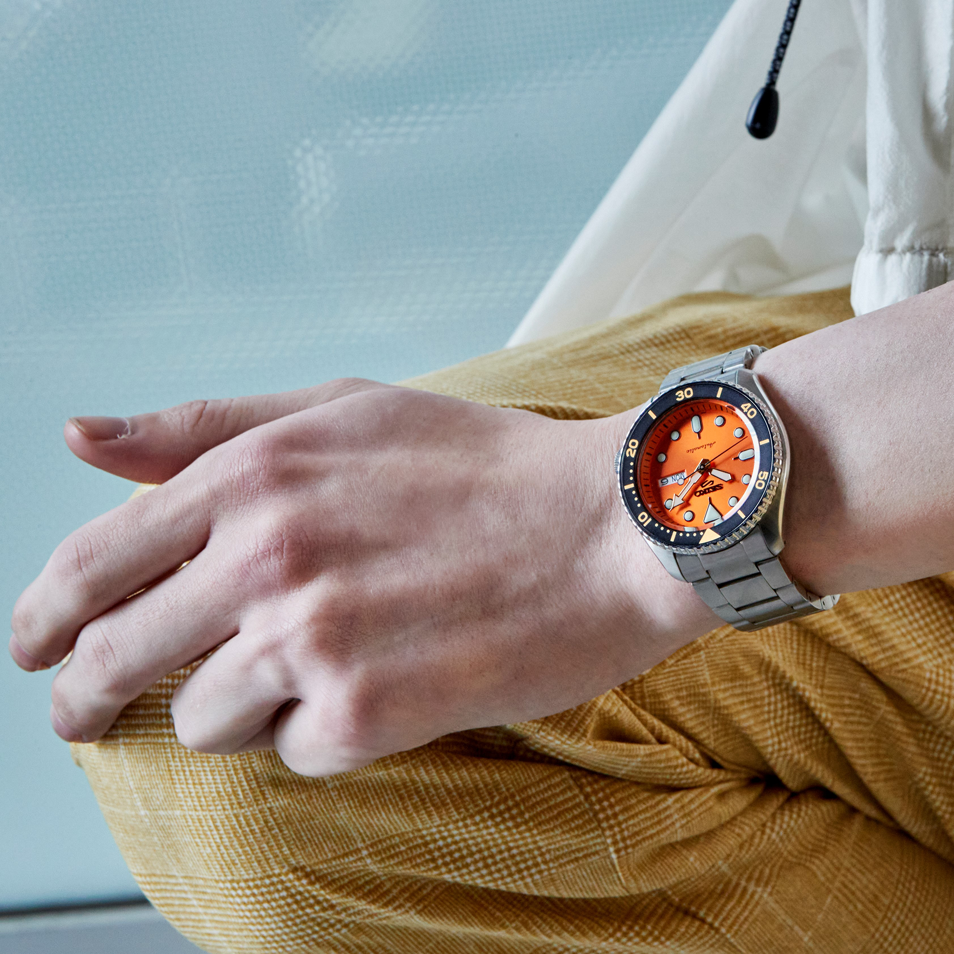 seiko 5 sports srpd59 orange dial watch