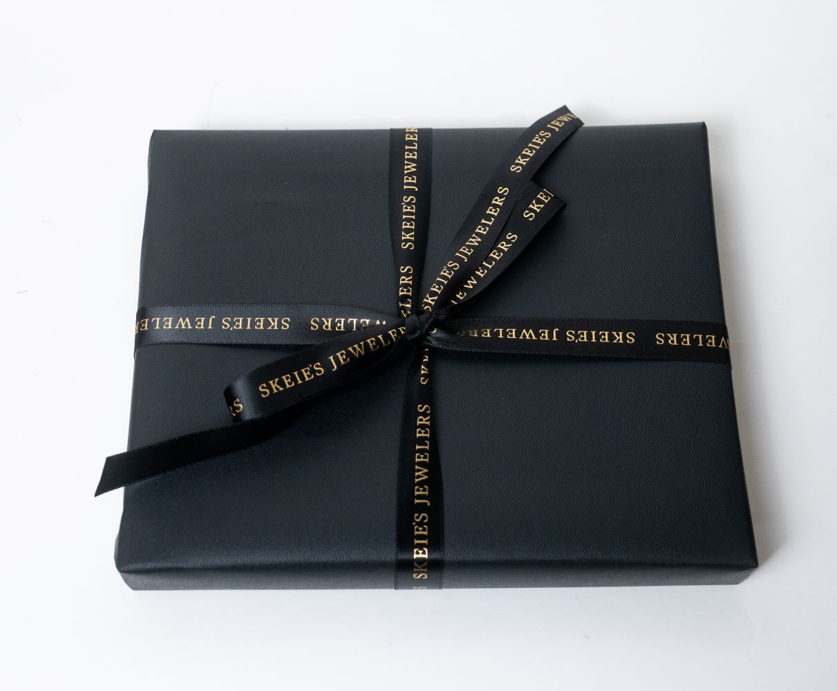 Skeie's Jewelers Gift Wrapping_4