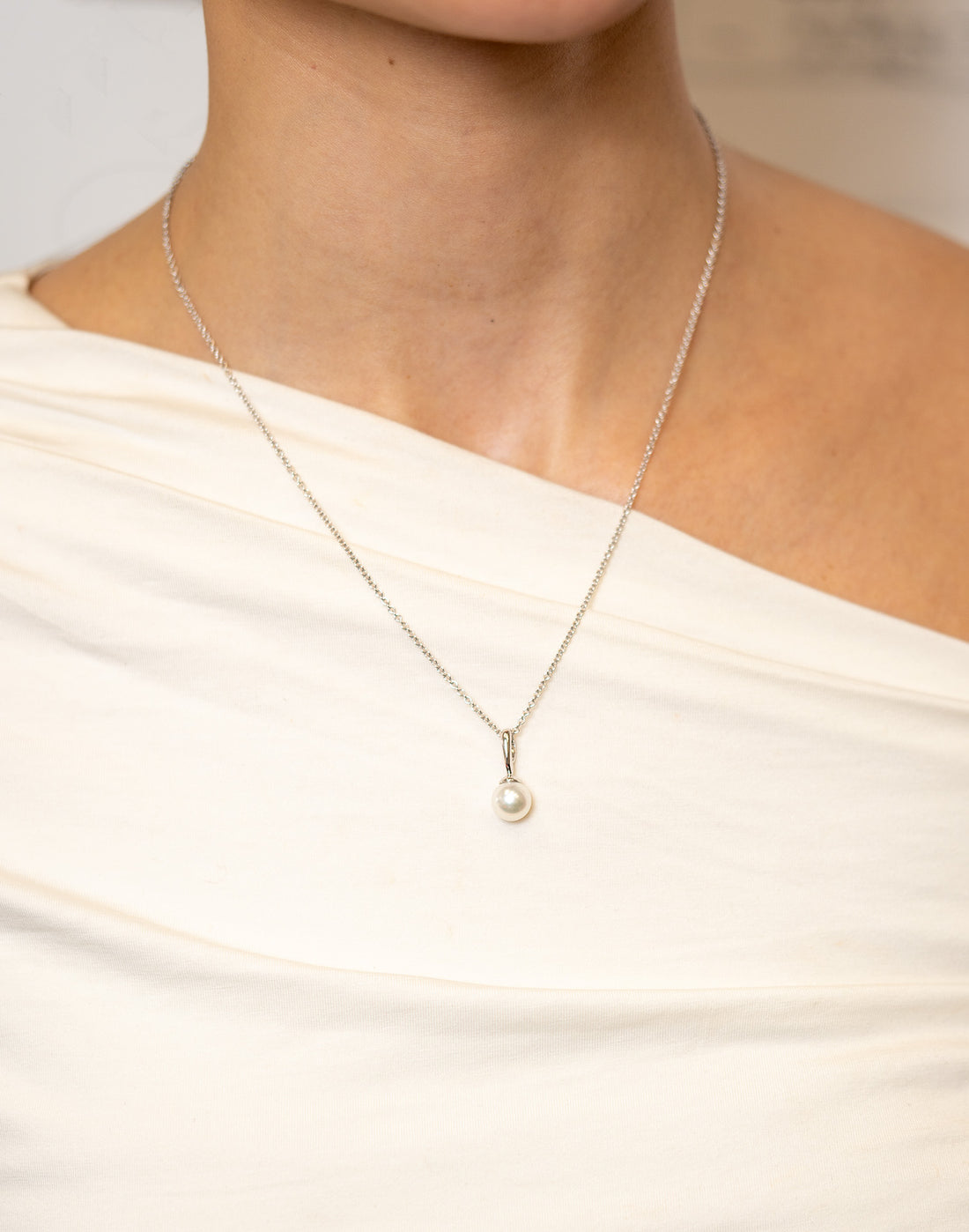 Pearl Solitaire Pendant Necklace