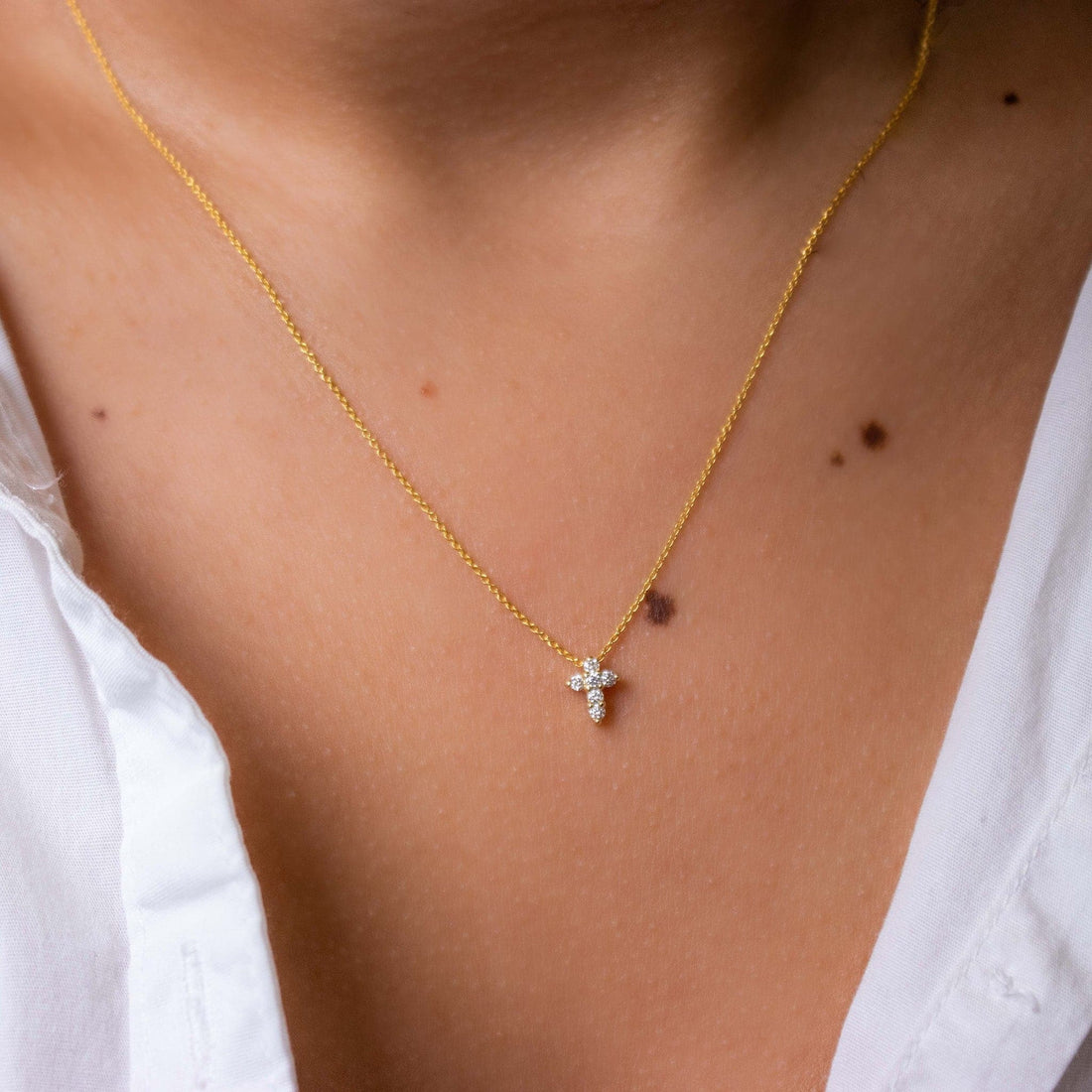 Roberto Coin Tiny Treasures White Gold Diamond Cross Pendant Necklace -  0.10ct. TW - Pearson's Jewelry