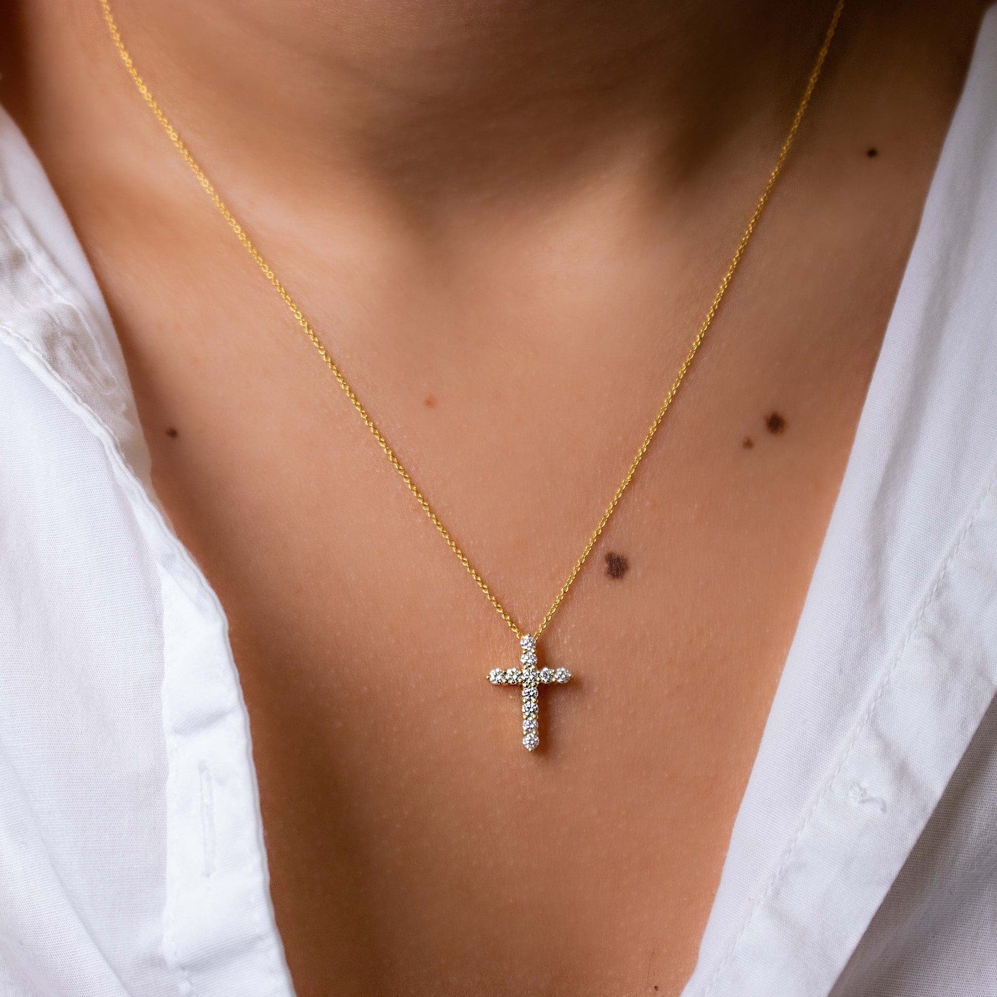 Roberto Coin Diamond Cross Pendant Necklace - Medium - Skeie's Jewelers