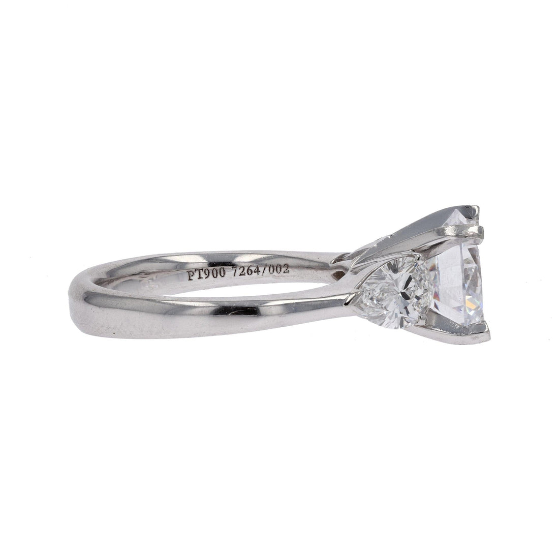 Three Stone Pear-Shaped Diamond Engagement Ring Profile