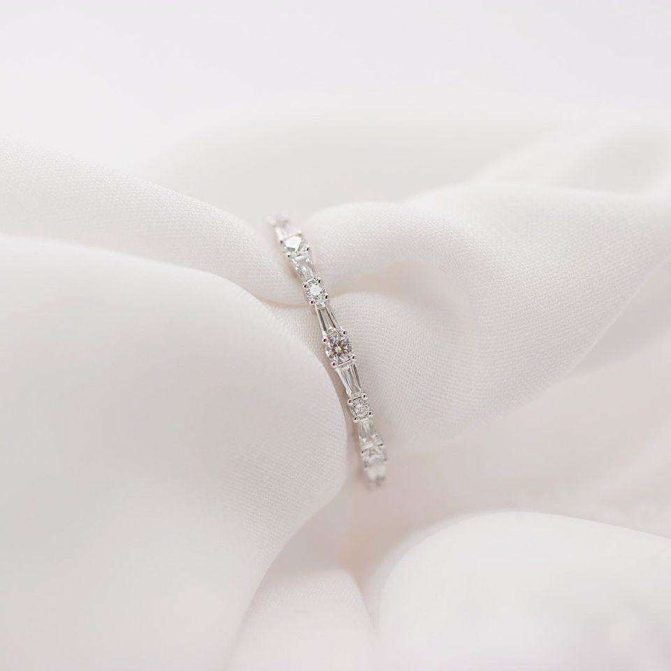 Memoire Baguette and Round Diamond Band
