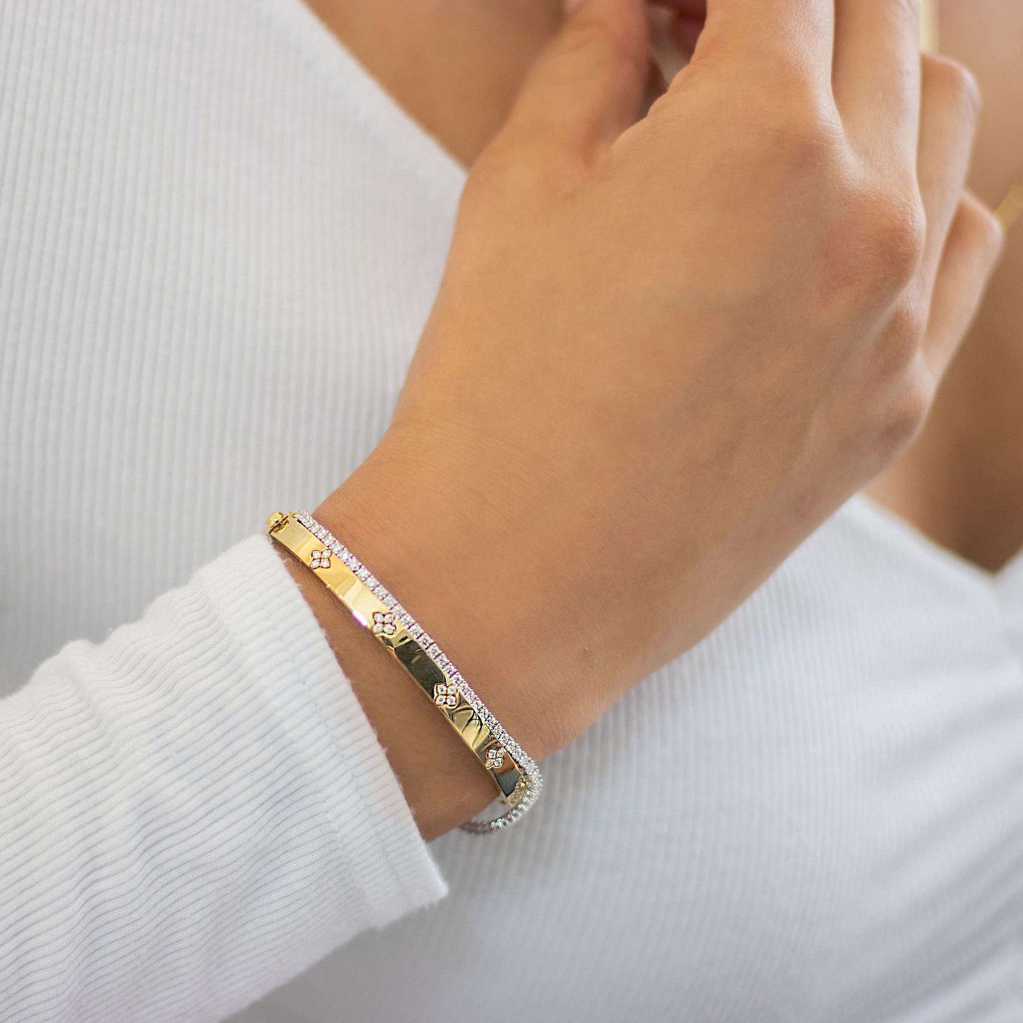 Roberto Coin Verona Bangle with Diamonds in Yellow Gold Modeled